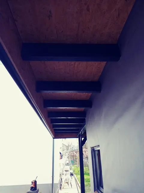 Nadstrešek, ostrešje ali pergola
